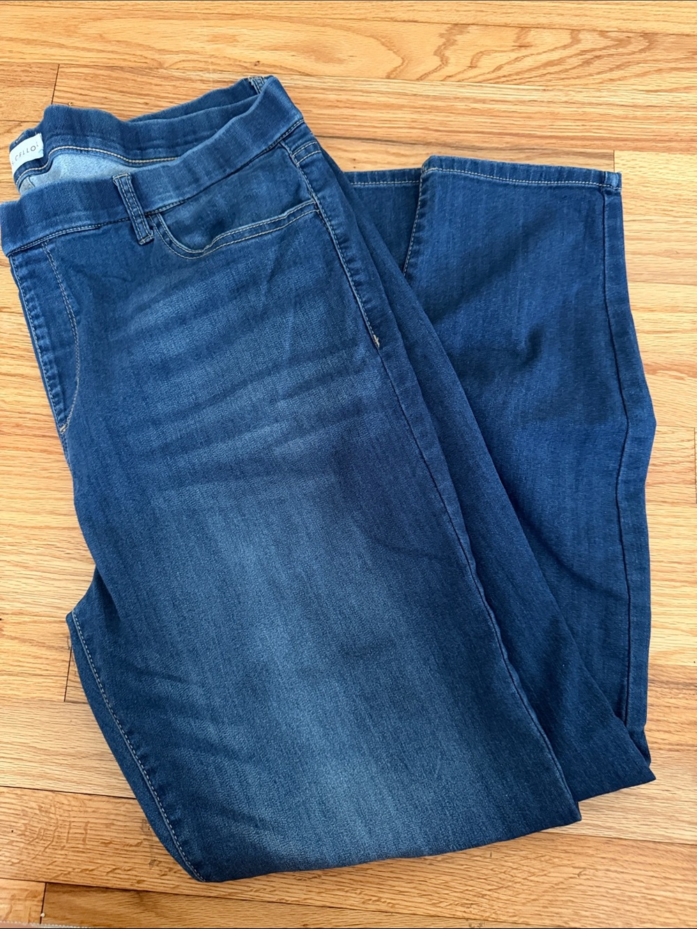 Women’s Dark Blue Stretch Jeans - Classic Fit